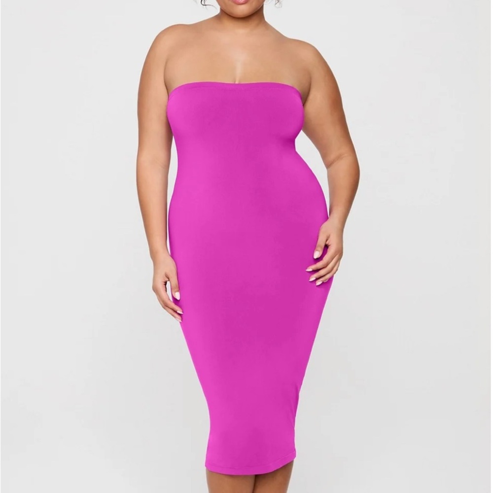 Strapless Bodycon Midi Dress in Fuchsia